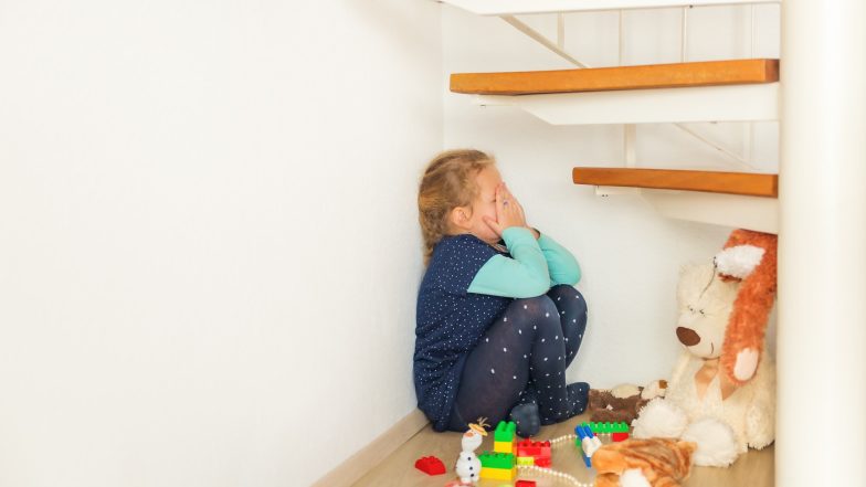 Fobia społeczna u dzieci i nastolatków. Jak odróżnić nieśmiałość od zaburzenia?