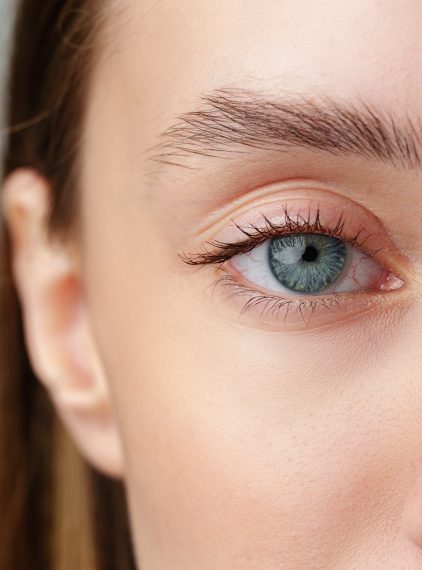 Drganie powieki. Jakie są najczęstsze przyczyny drżenia powiek?