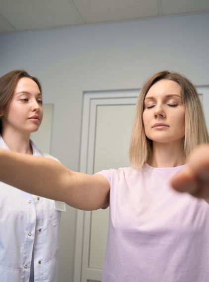 Próba Romberga. Na czym polega badanie i jak interpretować wynik?