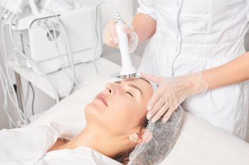 Co to jest sonoforeza? Jakie ma wskazania i jakie daje efekty?