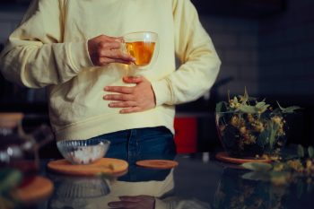 Zioła na żołądek. Co pić przy bólu brzucha?