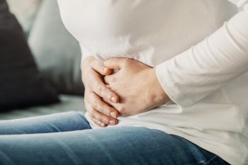 Leki i probiotyki na SIBO. Jakie suplementy mogą wspierać leczenie?