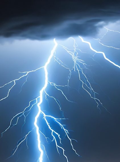 Porażenie piorunem. Objawy, skutki i pierwsza pomoc