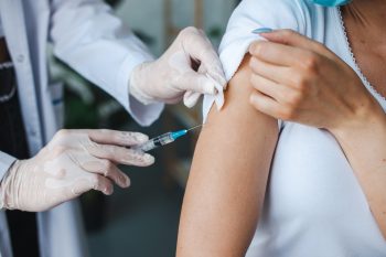 Szczepienie na HPV. Kiedy je wykonać i ile dawek potrzeba?