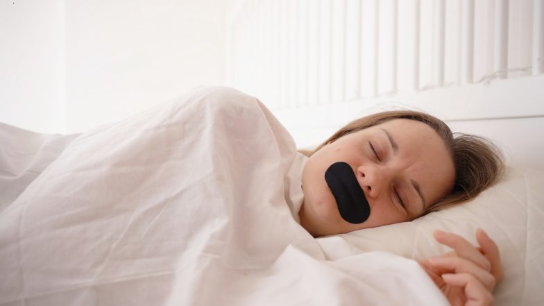 Mouth taping. Czy zaklejanie ust na noc rzeczywiście poprawia jakość snu?
